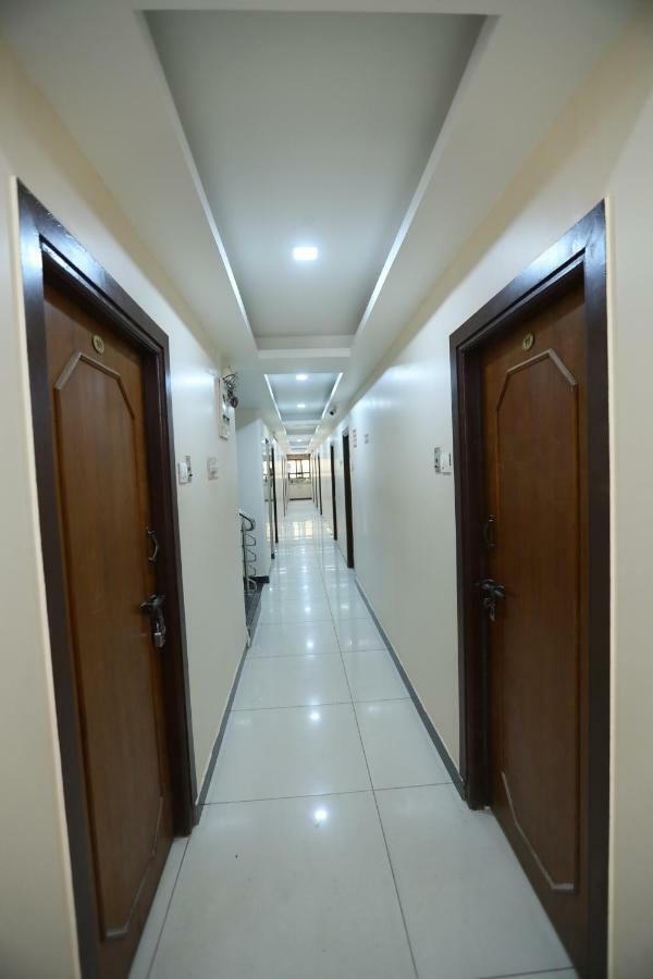 Hotel Embassy Bangalore Exterior photo