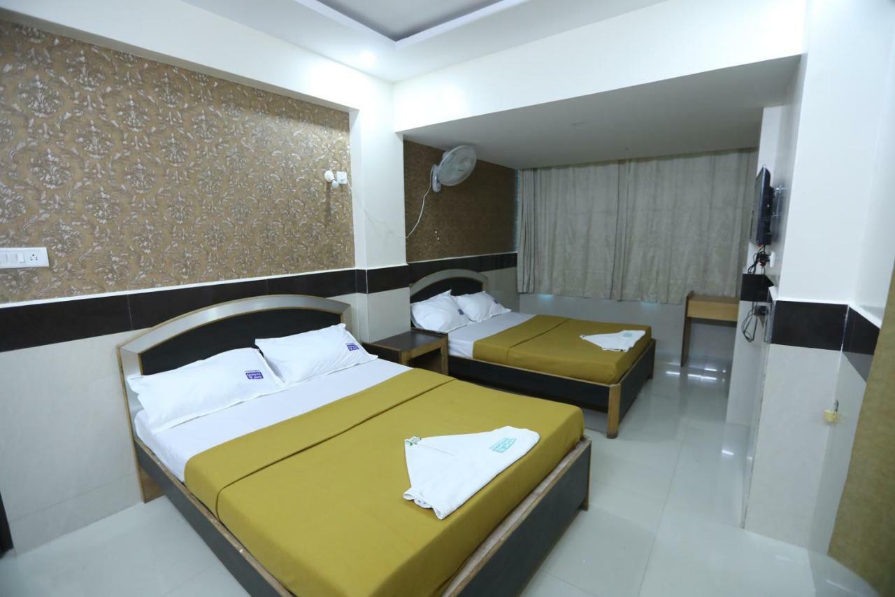 Hotel Embassy Bangalore Exterior photo